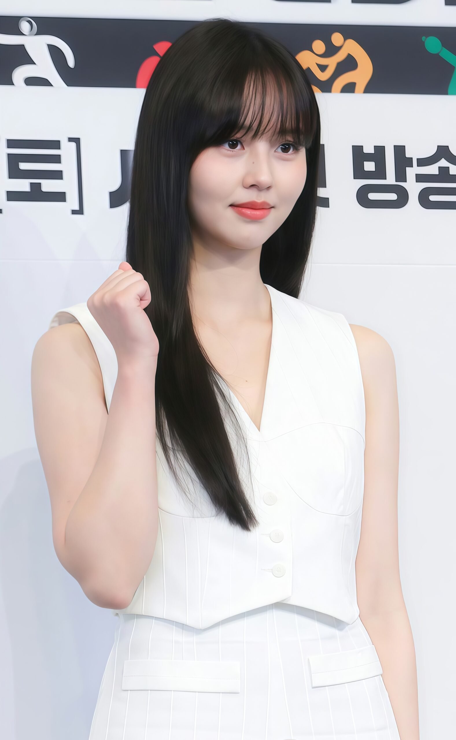 Kim So Hyun Phone Wallpapers HD – Beautiful Korean Actress 4K Images